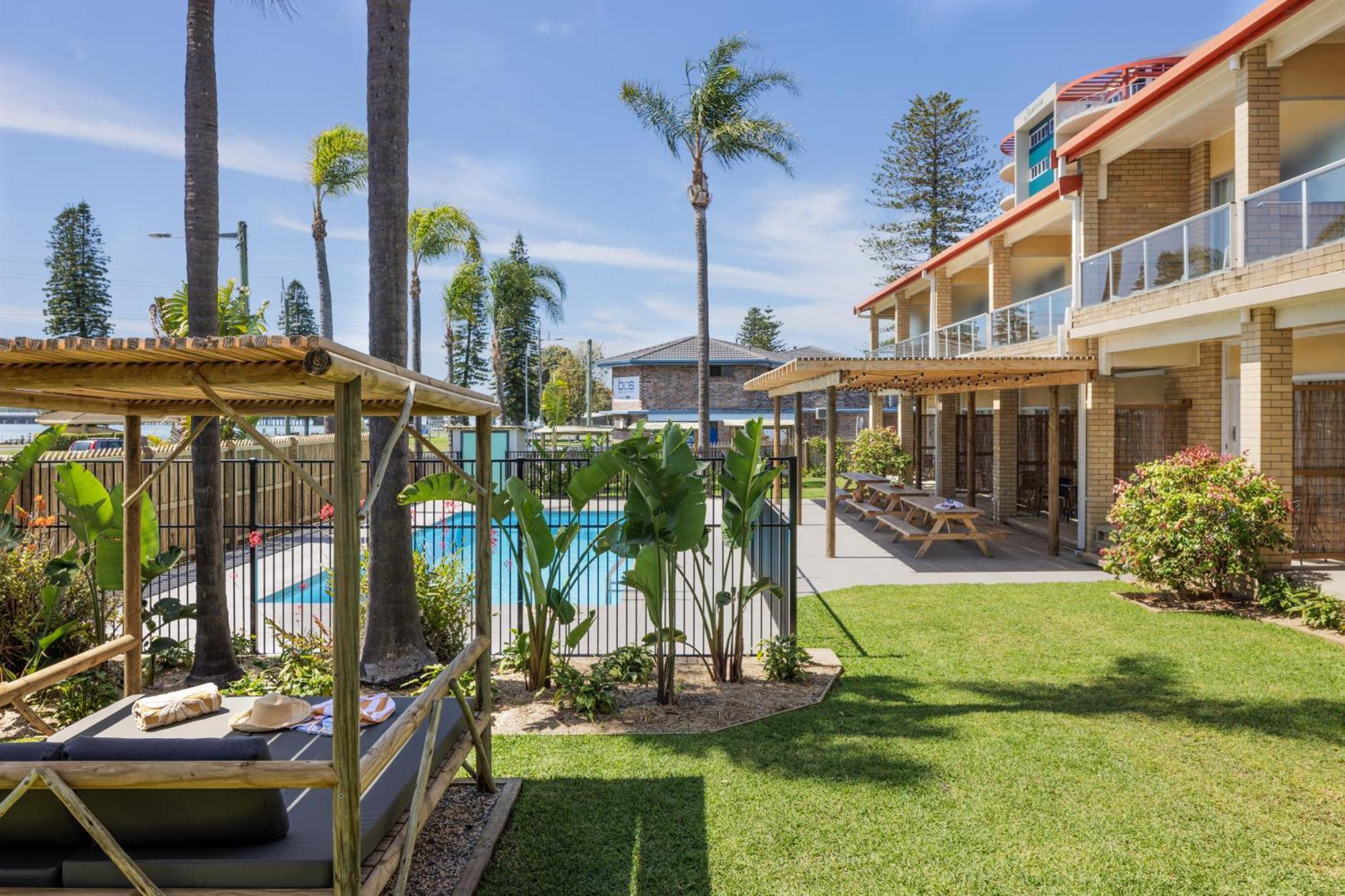 South Pacific Palms Motor Inn Tuncurry Esterno foto